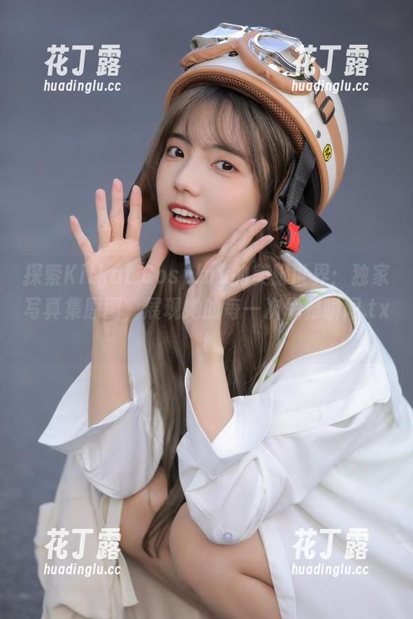 探索Kitkat Cosplay的美脚世界：独家写真集原图，展现她的每一次优雅瞬间.txt
